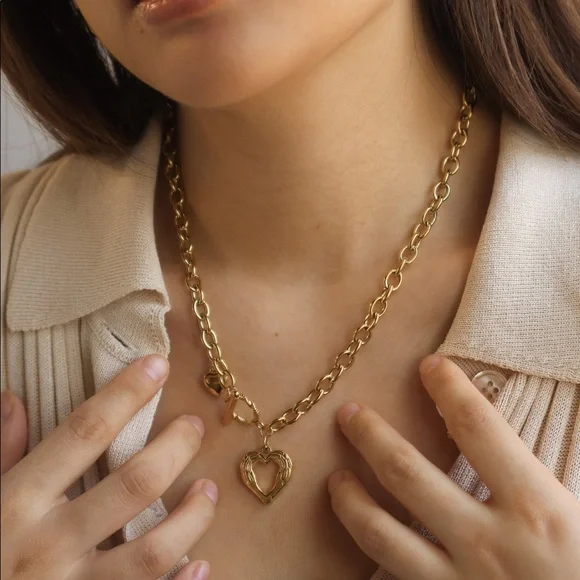 Waterproof toggle clasp heart necklace - Picture 2 of 7